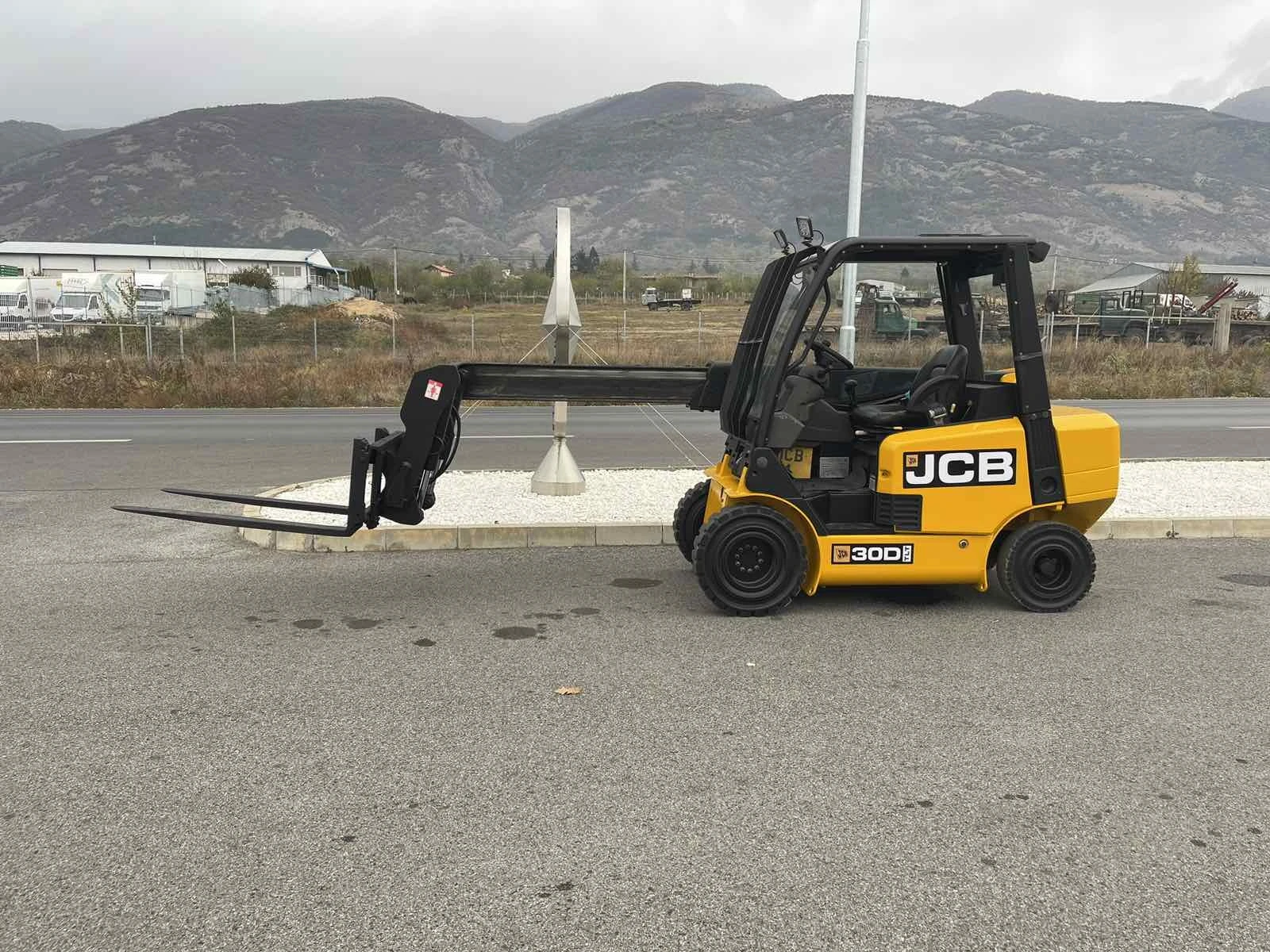  JCB 30D  | Mobile.bg   6