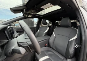 Toyota Camry HYBRID SE * AWD * 6000KM * ЧЕРЕН САЛОН * , снимка 12