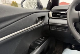 Toyota Camry HYBRID SE * AWD * 6000KM * ЧЕРЕН САЛОН * , снимка 11