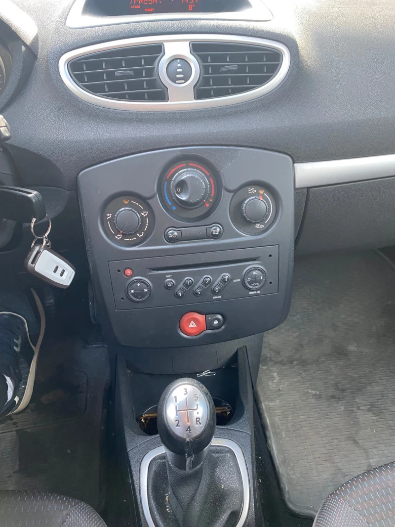 Renault Clio, снимка 3 - Автомобили и джипове - 46021891