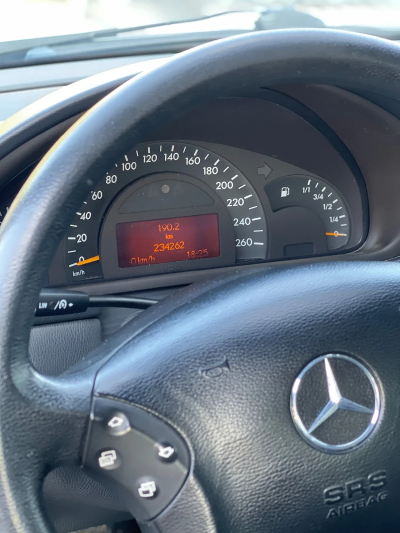 Mercedes-Benz 180 1.8  129 кс., снимка 12 - Автомобили и джипове - 49091155