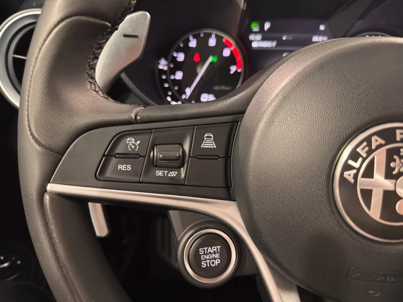 Alfa Romeo Giulia VELOCE/Q4/280HP/BREMBO/BI-XEN/CAM/MEMO/NAVI/240g, снимка 9 - Автомобили и джипове - 51535134