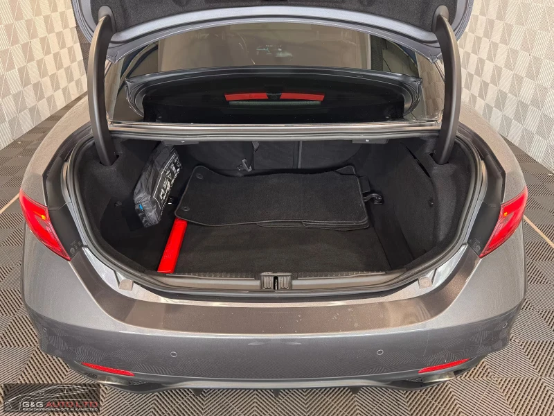 Alfa Romeo Giulia VELOCE/Q4/280HP/BREMBO/BI-XEN/CAM/MEMO/NAVI/240g, снимка 5 - Автомобили и джипове - 51535134