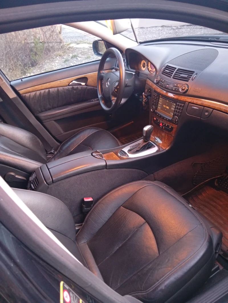 Mercedes-Benz E 320, снимка 7 - Автомобили и джипове - 52829481