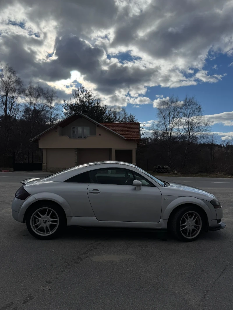 Audi Tt 1.8T РЕАЛНИ КИЛОМЕТРИ! ТОП!!, снимка 4 - Автомобили и джипове - 53407194