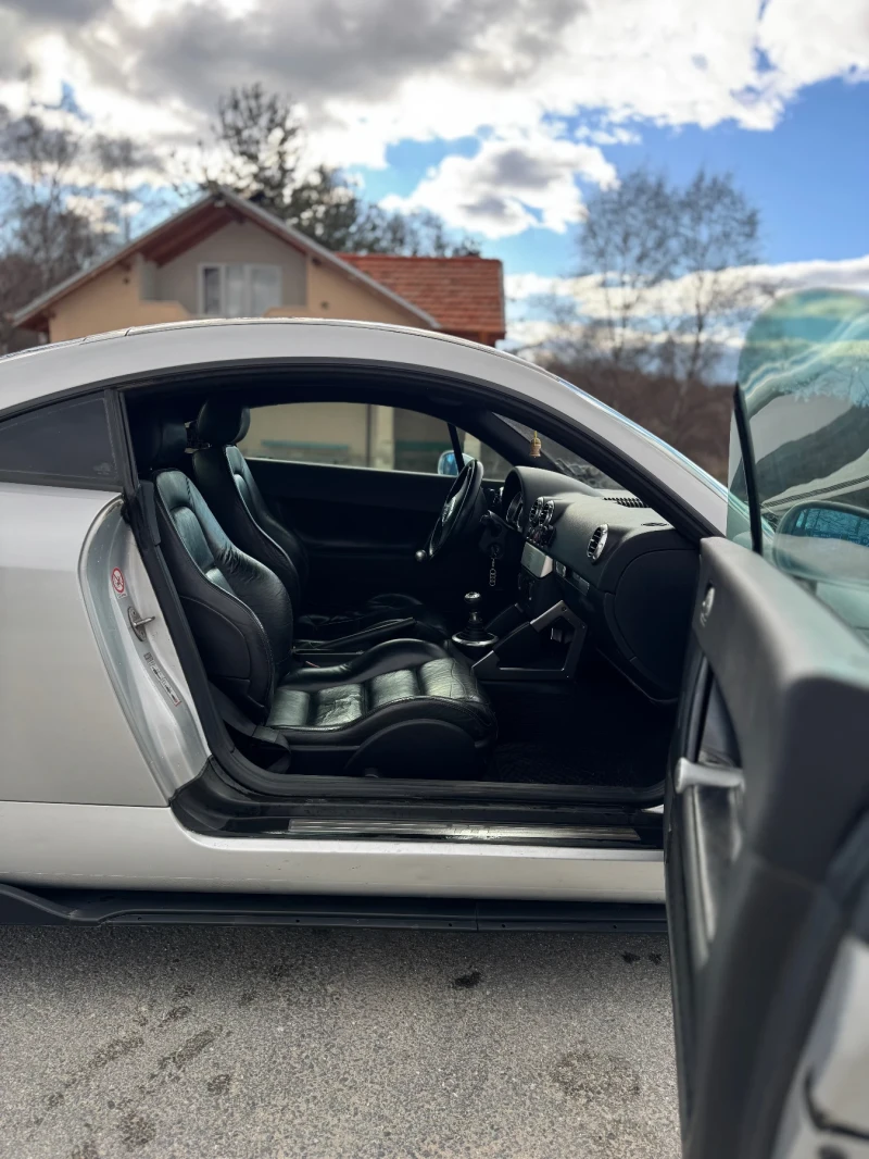 Audi Tt 1.8T РЕАЛНИ КИЛОМЕТРИ! ТОП!!, снимка 13 - Автомобили и джипове - 53407194