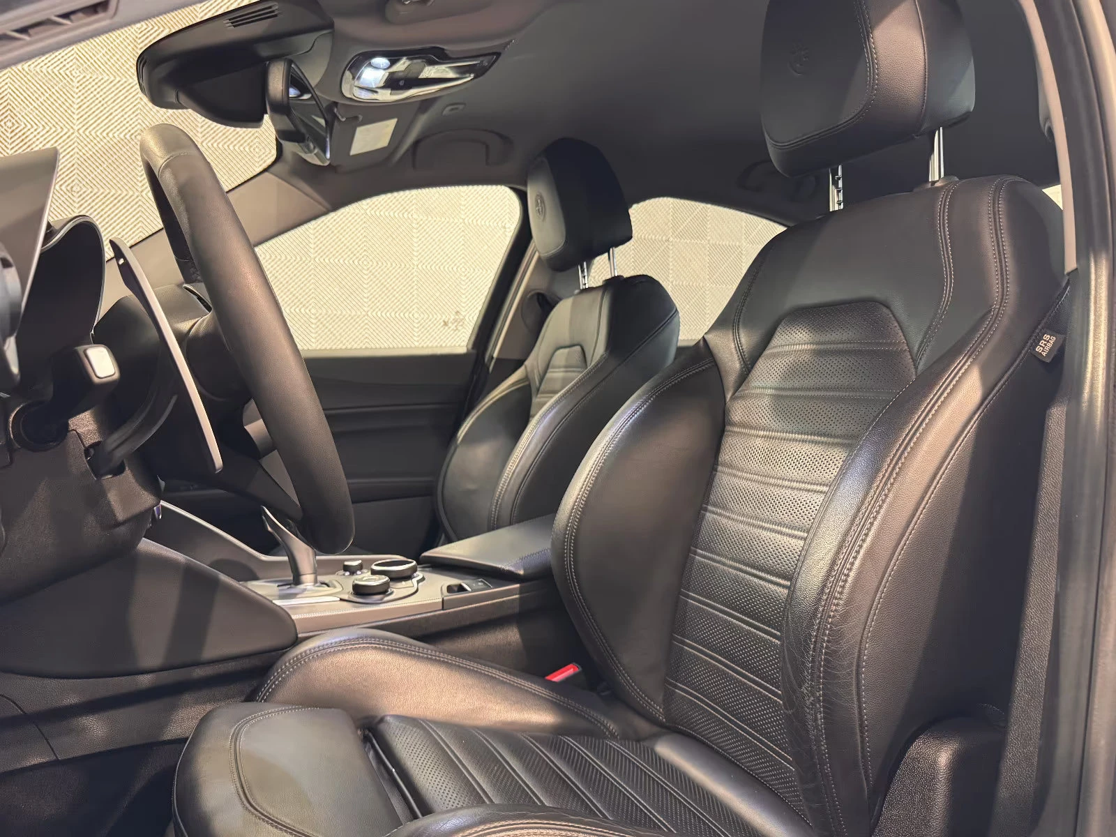 Alfa Romeo Giulia VELOCE/Q4/280HP/BREMBO/BI-XEN/CAM/MEMO/NAVI/240g - изображение 6