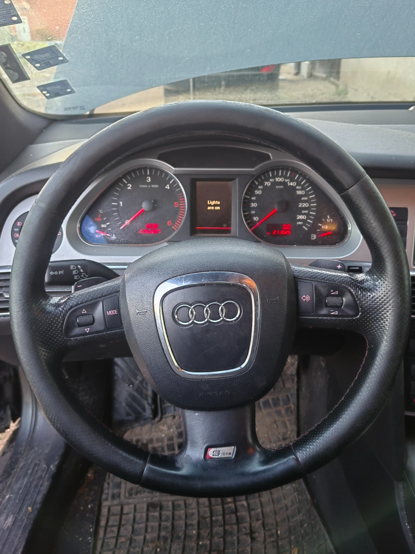 Audi A6 3.0tdi 233кс S line Автомат - изображение 6