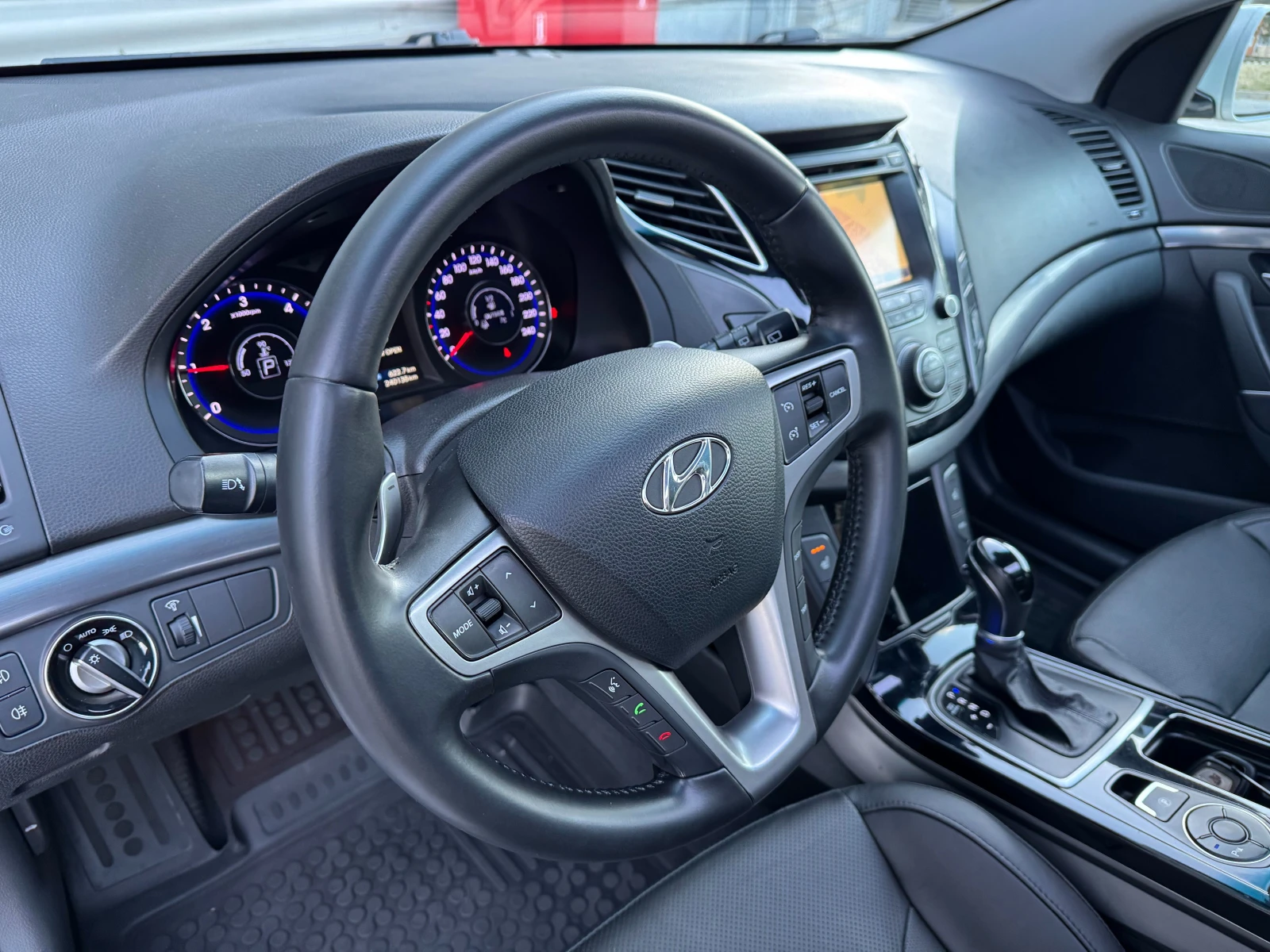 Hyundai I40 1.7CRDI PREMIUM::АВТОМАТ::PANO::KEYLESS::NAVI - изображение 10