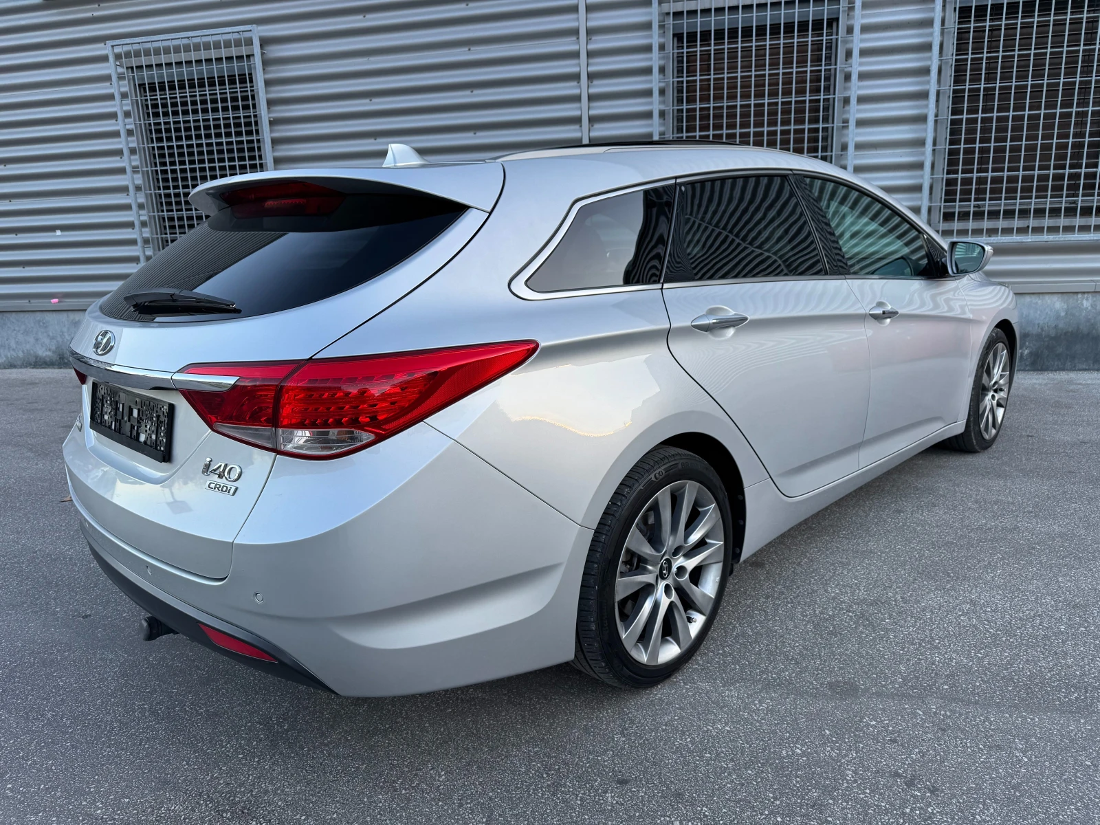 Hyundai I40 1.7CRDI PREMIUM::АВТОМАТ::PANO::KEYLESS::NAVI - изображение 4