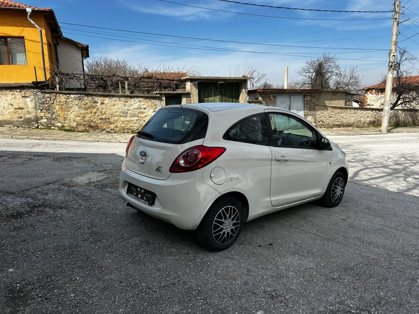 Ford Ka 1.25i* СЕРВИЗНА КНИЖКА* ПОДГРЕВ* , снимка 3 - Автомобили и джипове - 53878877