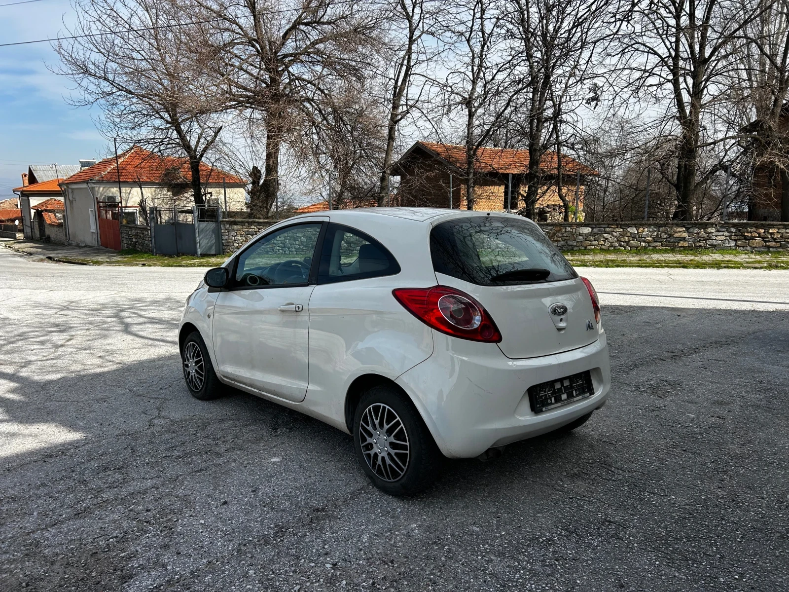 Ford Ka 1.25i* СЕРВИЗНА КНИЖКА* ПОДГРЕВ* , снимка 4 - Автомобили и джипове - 53878877