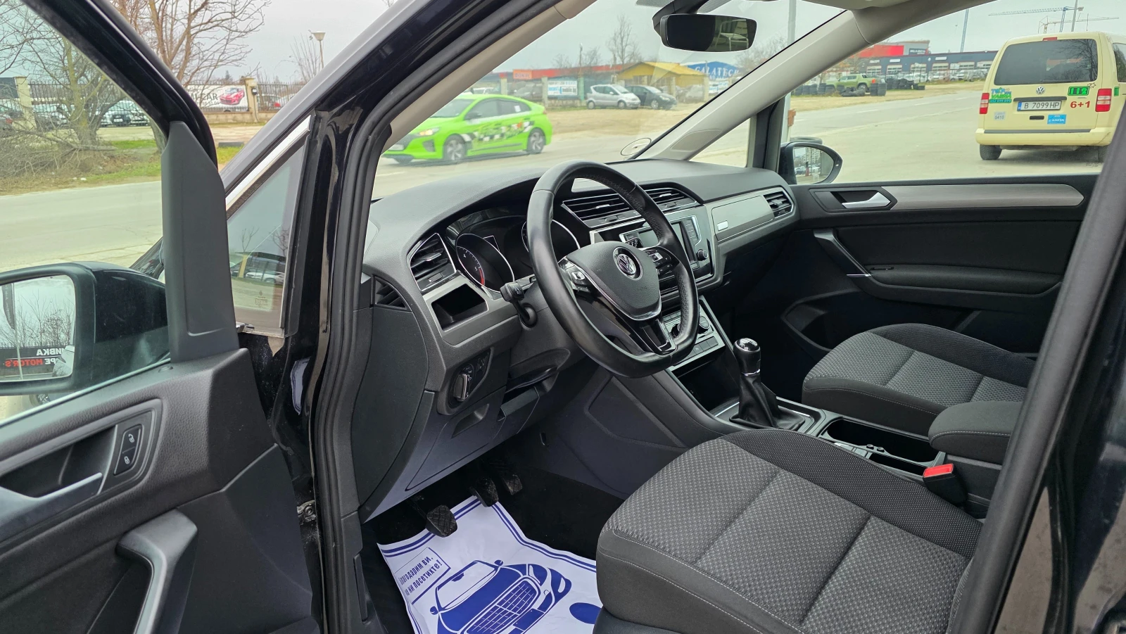 VW Touran KATO ЧИСТО НОВ/1.6d/110hp/7m, снимка 6 - Автомобили и джипове - 53773831