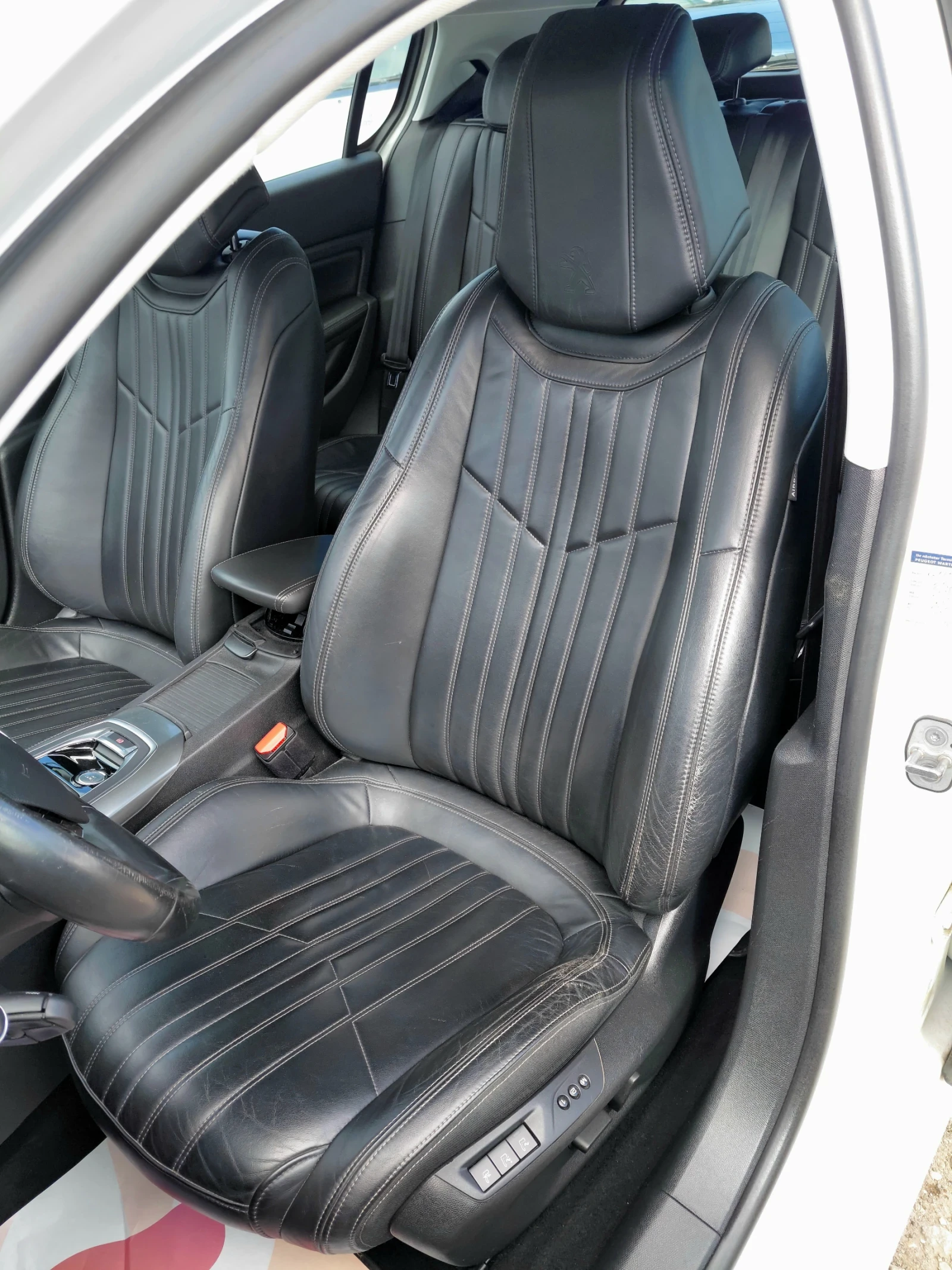 Peugeot 308 1.6 Allure, Масаж, Камера, FullLed  96500km, снимка 7 - Автомобили и джипове - 54121507