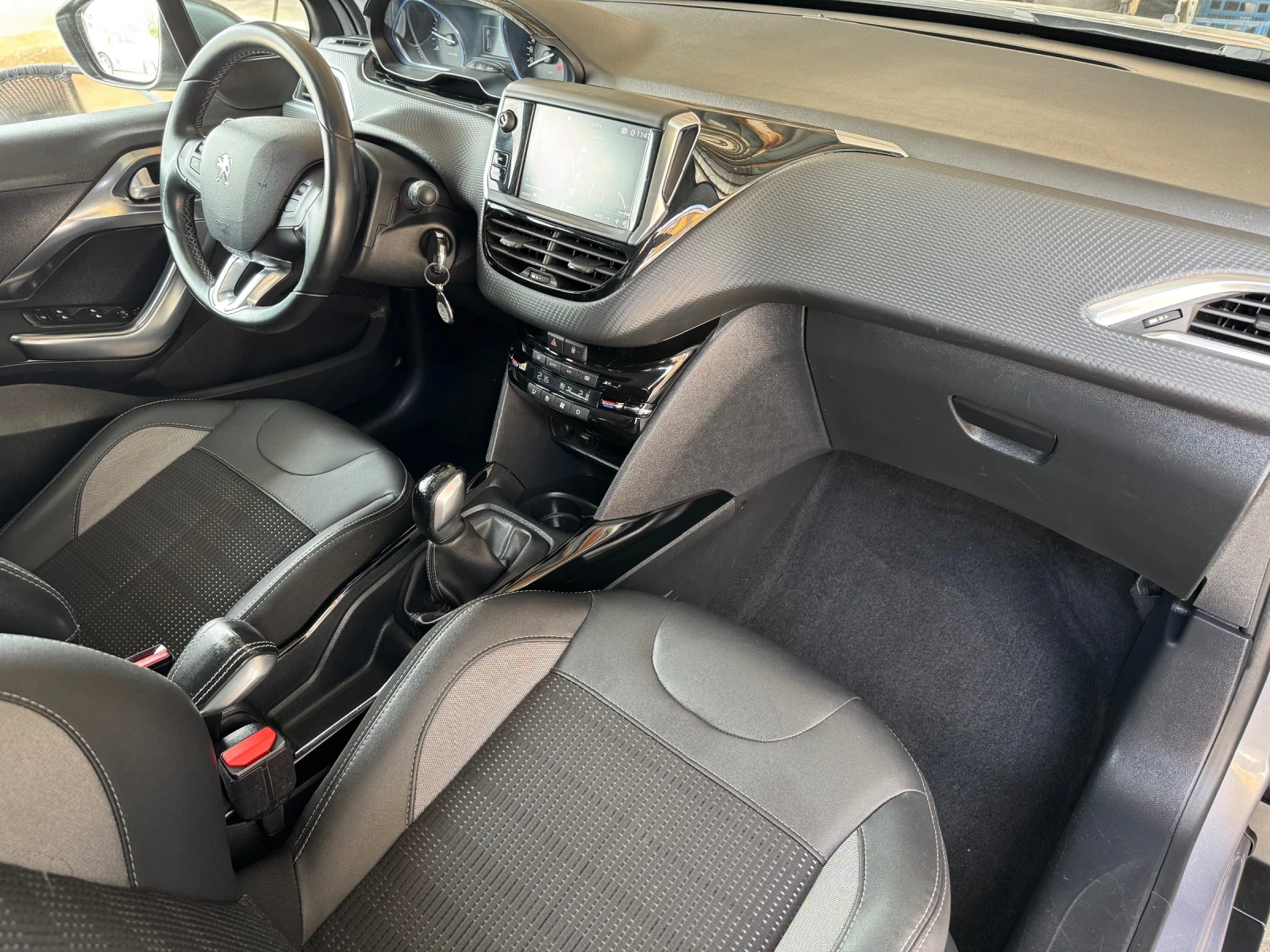 Peugeot 2008 1.5 Blue-HDi Allure* FACE LIFT* КОЖА* EURO 6, снимка 11 - Автомобили и джипове - 54302809