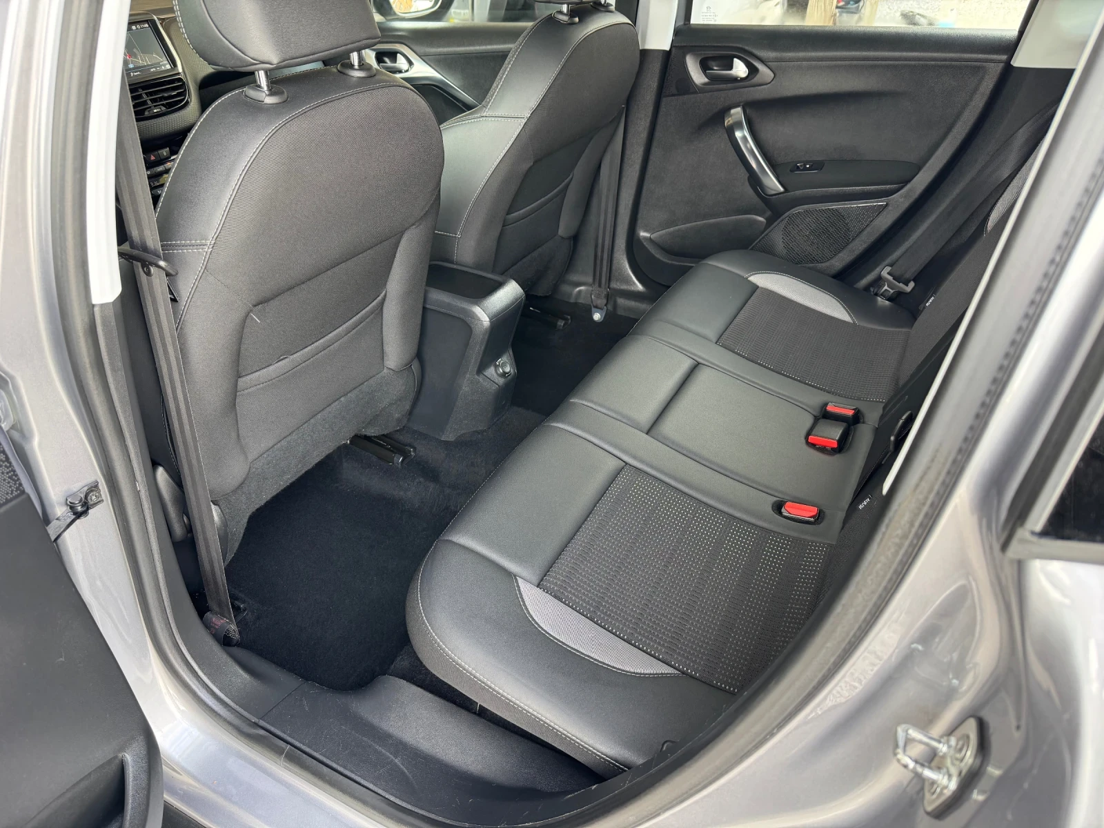 Peugeot 2008 1.5 Blue-HDi Allure* FACE LIFT* КОЖА* EURO 6, снимка 15 - Автомобили и джипове - 54302809