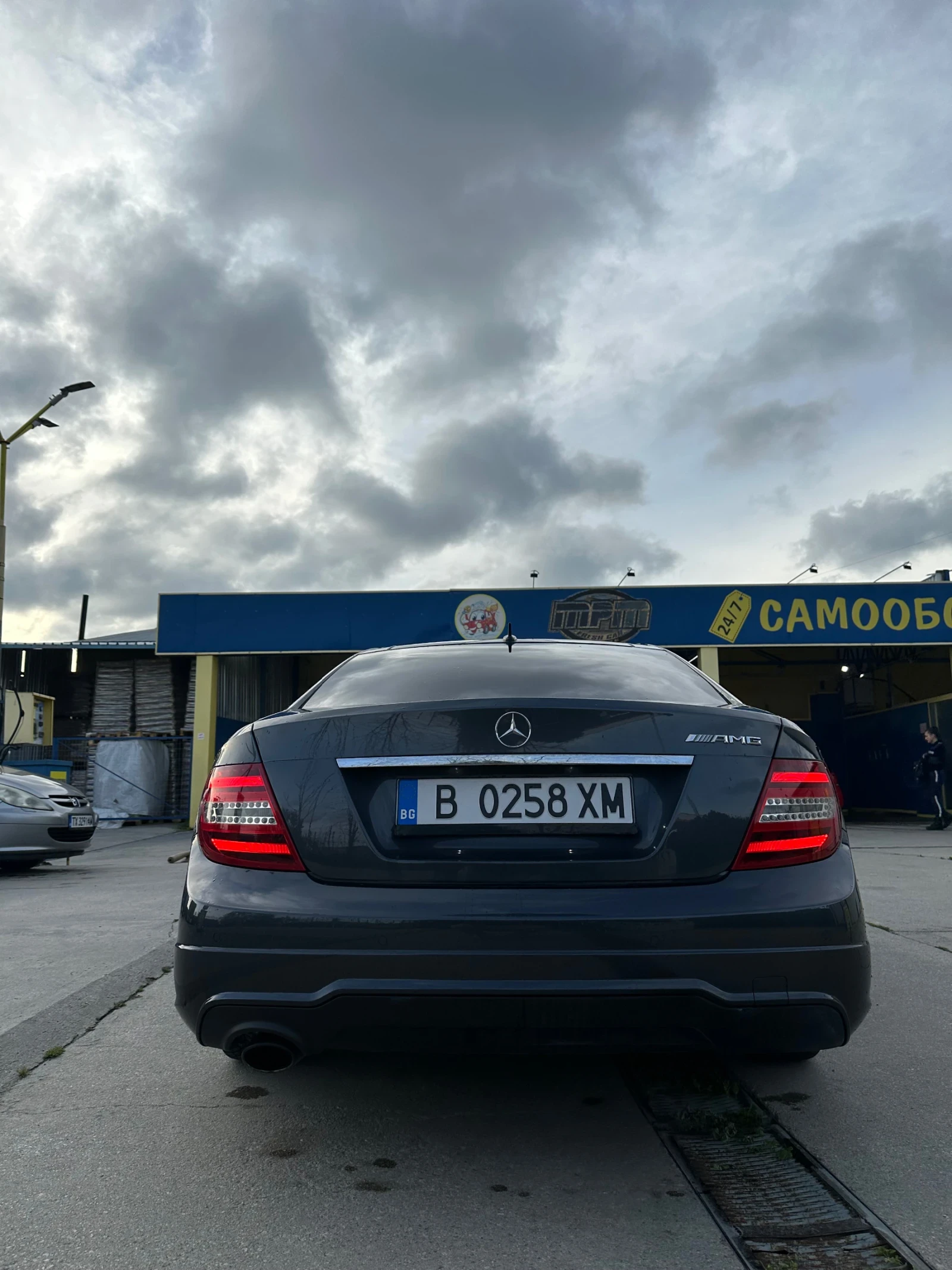 Mercedes-Benz C 180 Coupe/ AMG pack/ harman kardon, снимка 2 - Автомобили и джипове - 54823688