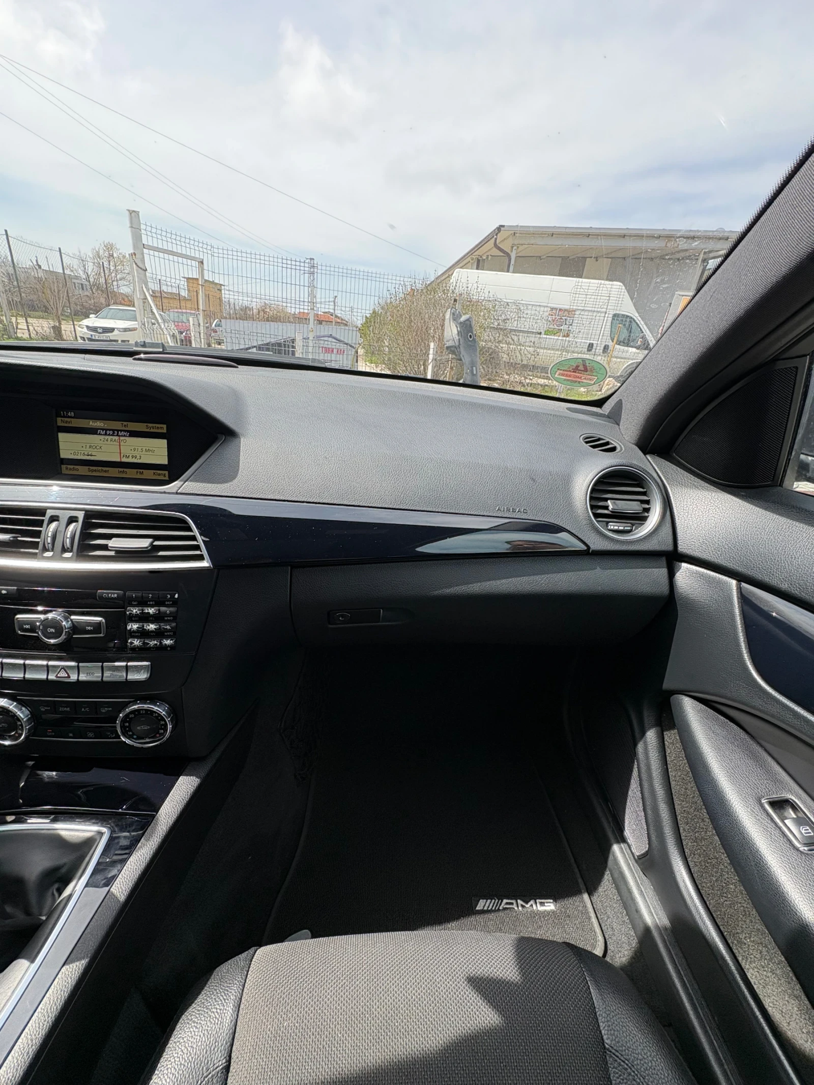 Mercedes-Benz C 180 Coupe/ AMG pack/ harman kardon, снимка 15 - Автомобили и джипове - 54823688