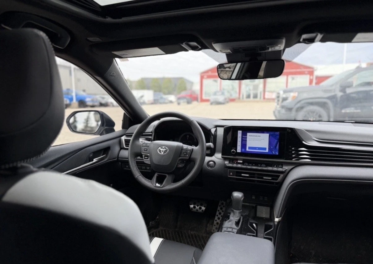 Toyota Camry HYBRID SE * AWD * 6000KM * ЧЕРЕН САЛОН * , снимка 10 - Автомобили и джипове - 55060378