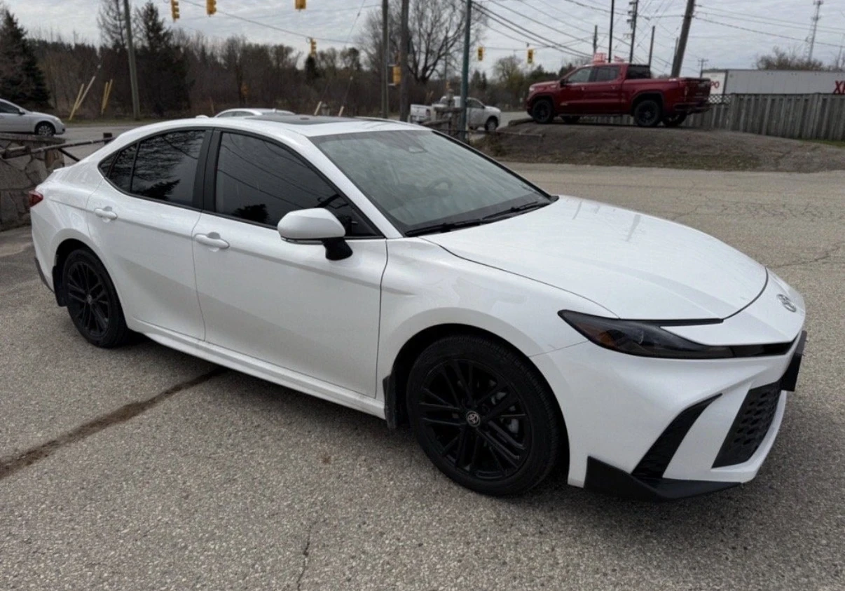 Toyota Camry HYBRID SE * AWD * 6000KM * ЧЕРЕН САЛОН * , снимка 3 - Автомобили и джипове - 55060378