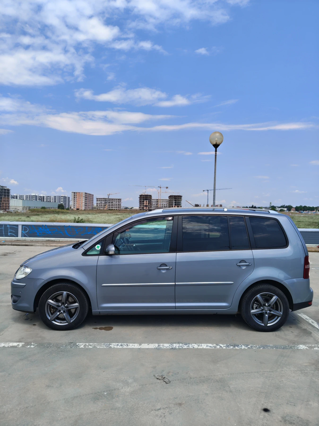 VW Touran 2.0 TDI , снимка 7 - Автомобили и джипове - 55143384