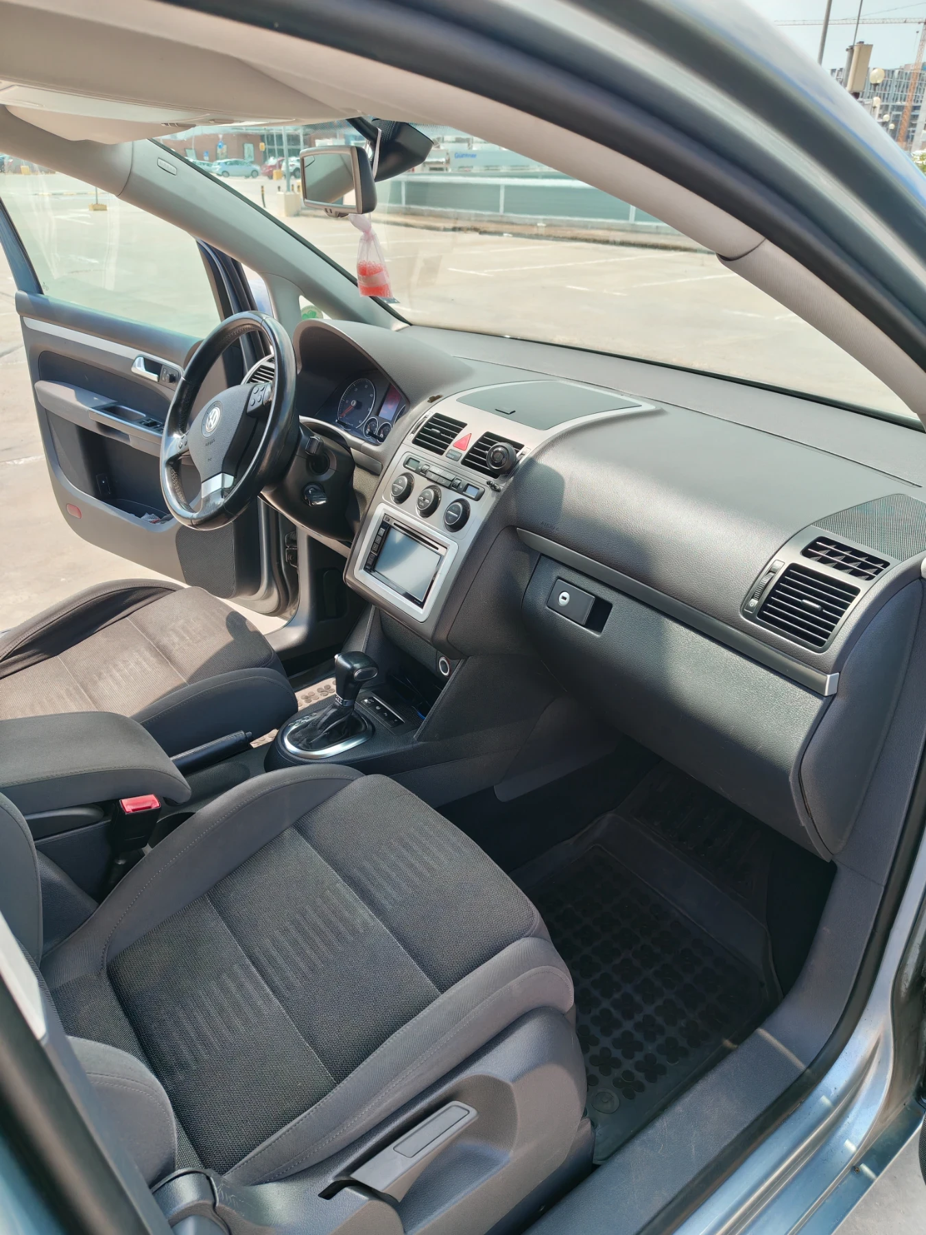 VW Touran 2.0 TDI , снимка 10 - Автомобили и джипове - 55143384