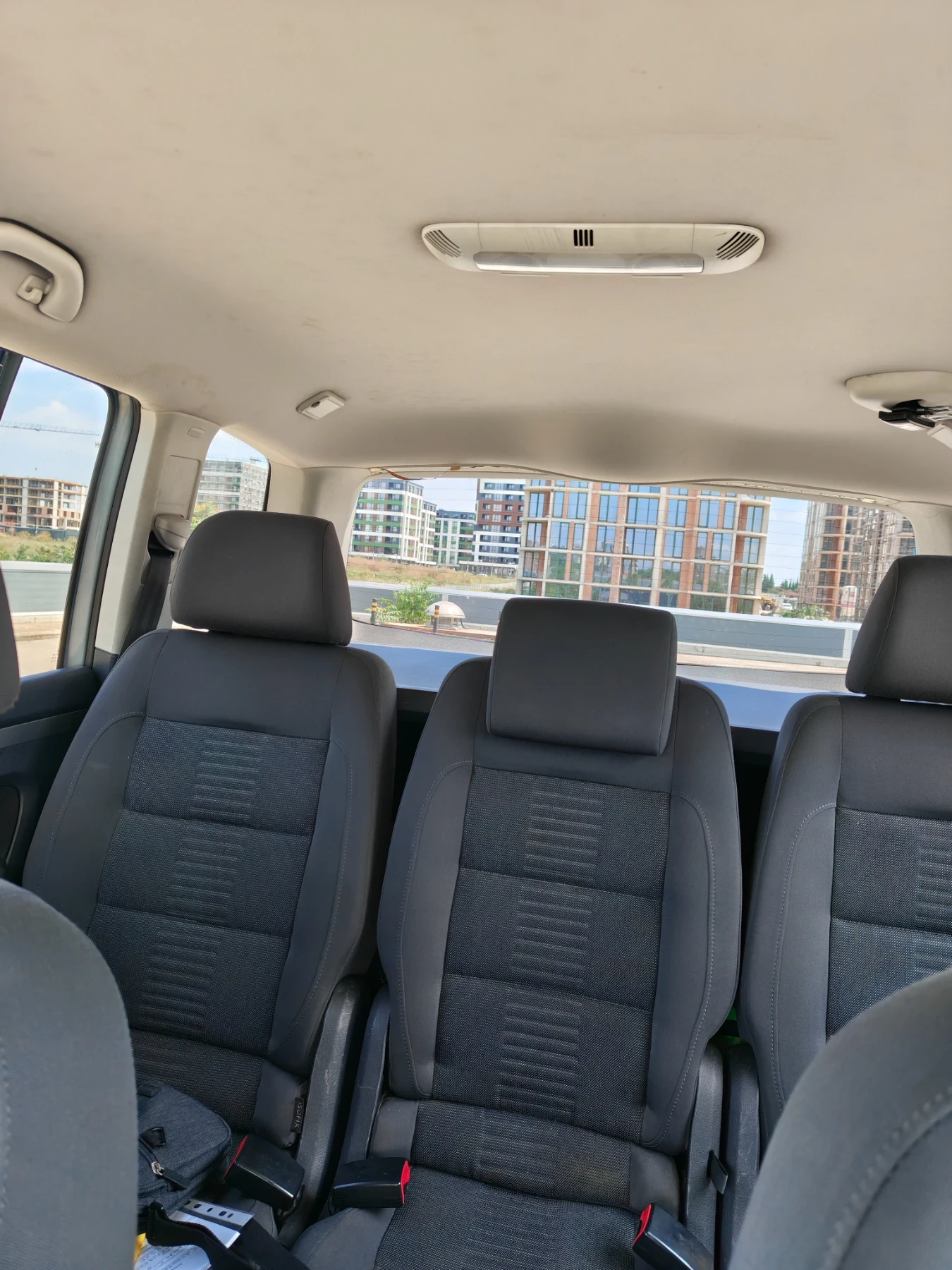 VW Touran 2.0 TDI , снимка 16 - Автомобили и джипове - 55143384
