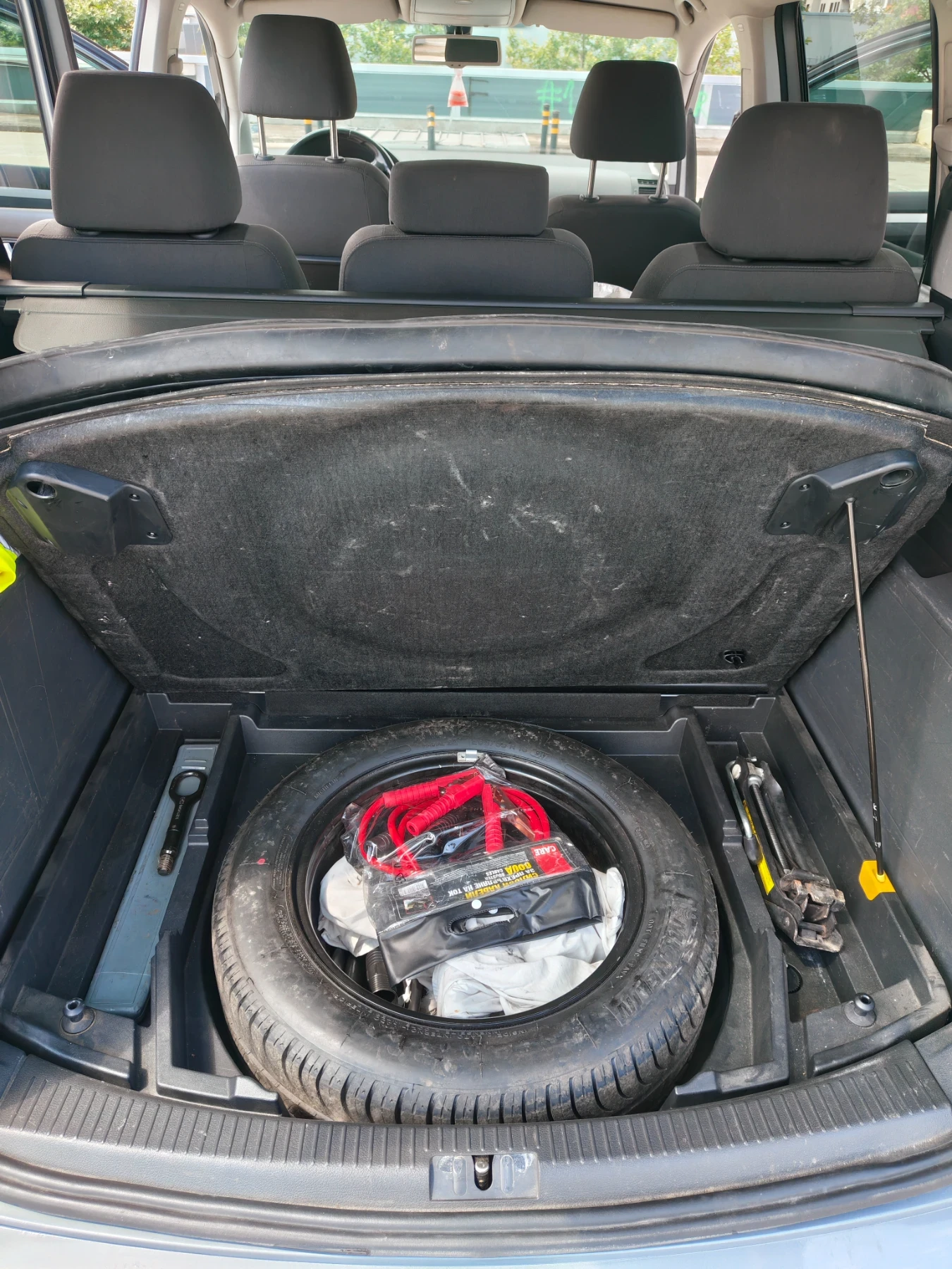 VW Touran 2.0 TDI , снимка 9 - Автомобили и джипове - 55143384