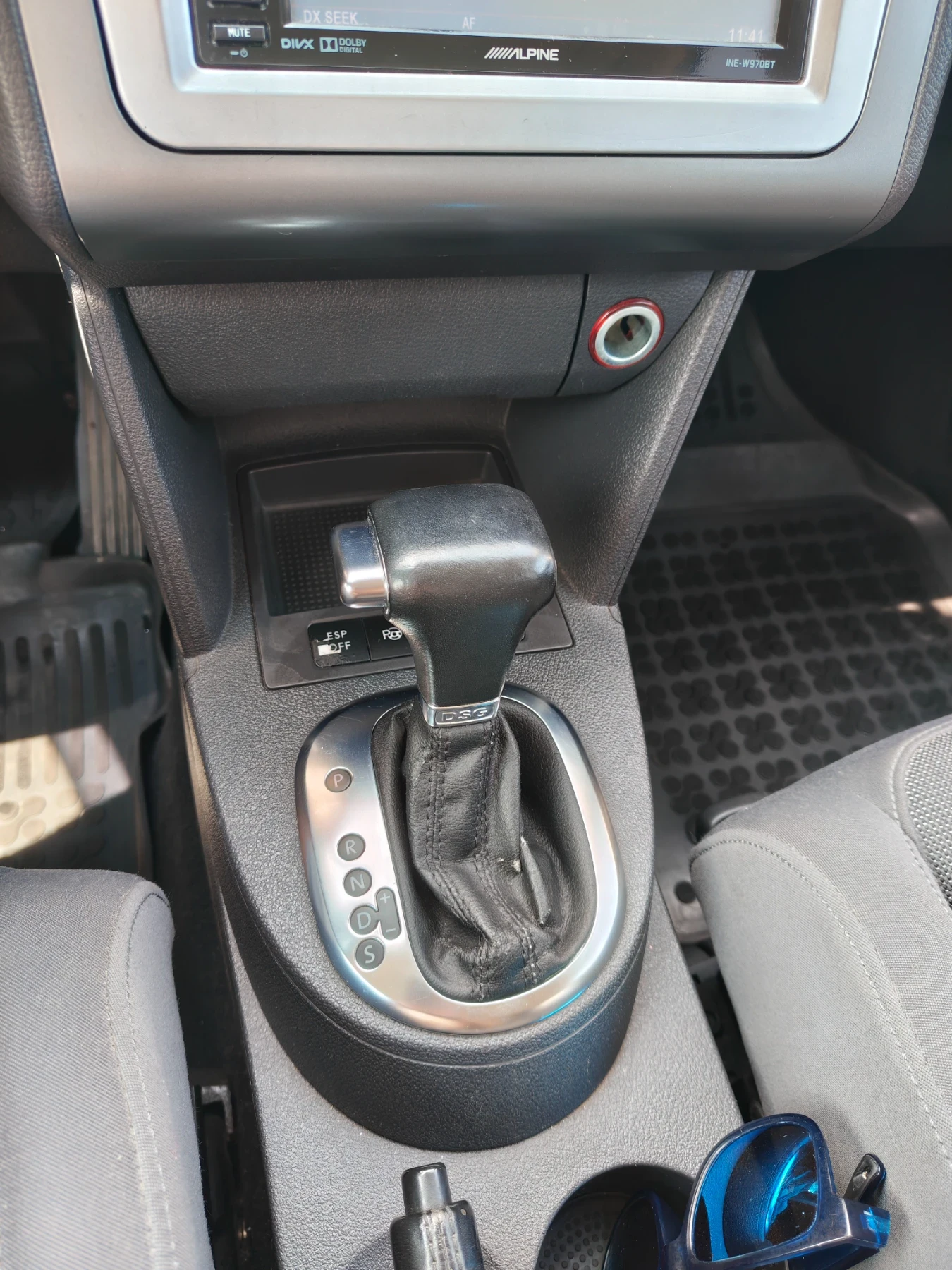 VW Touran 2.0 TDI , снимка 15 - Автомобили и джипове - 55143384