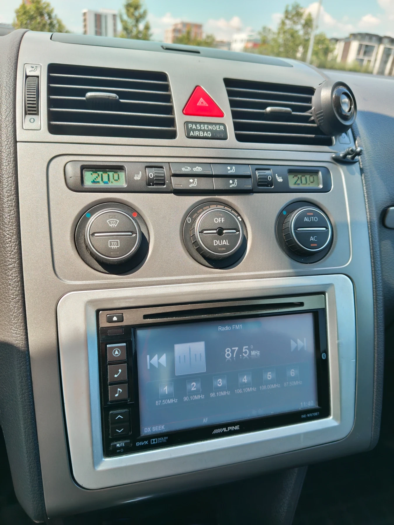 VW Touran 2.0 TDI , снимка 11 - Автомобили и джипове - 55143384