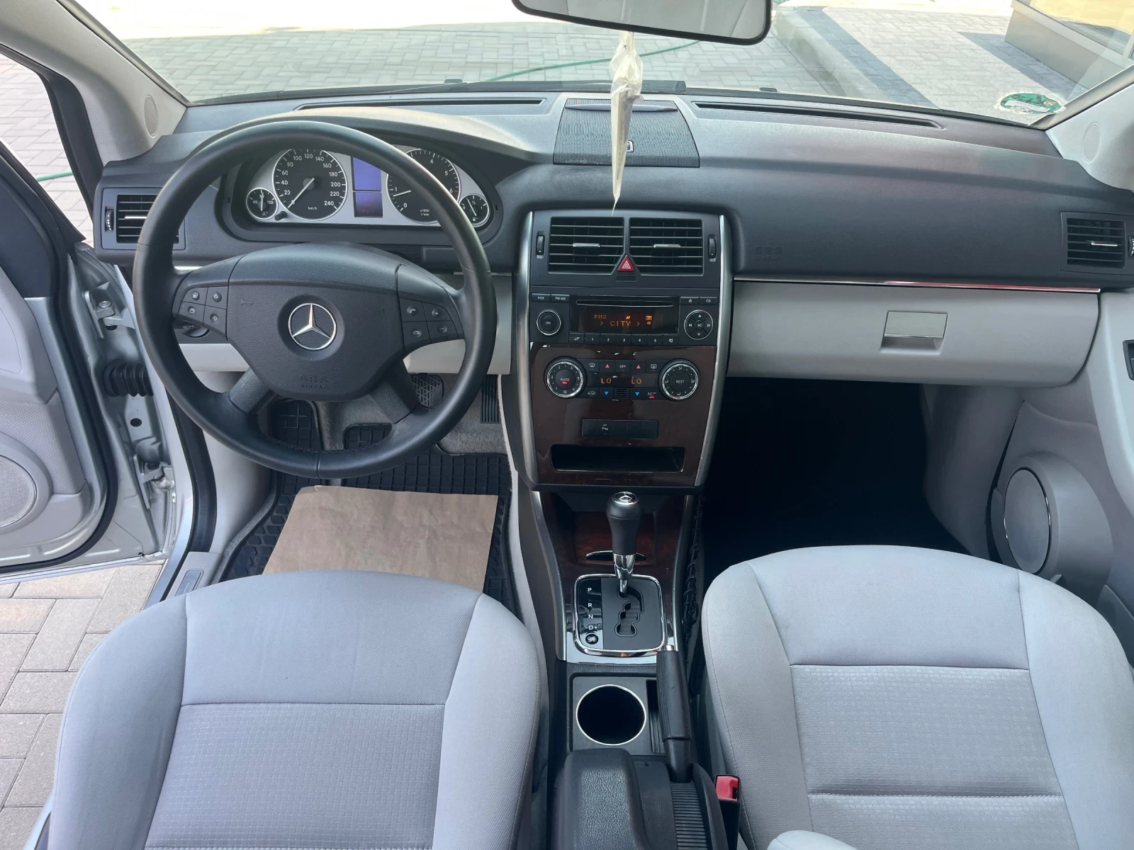Mercedes-Benz B 170 Ксенон/парктротик/кламатр., снимка 9 - Автомобили и джипове - 55654127