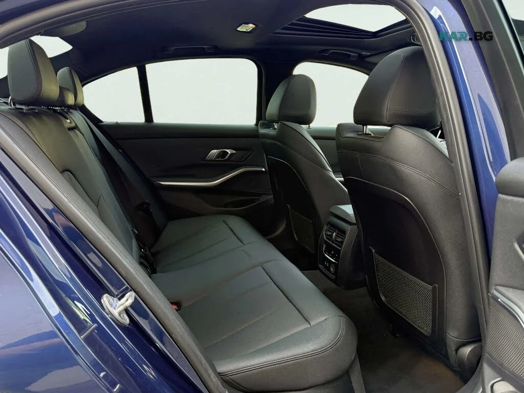 BMW 330 Sport-Line * HUD * 360 * АвтоКредит (ЦЕНА ДО БГ), снимка 9 - Автомобили и джипове - 56132331
