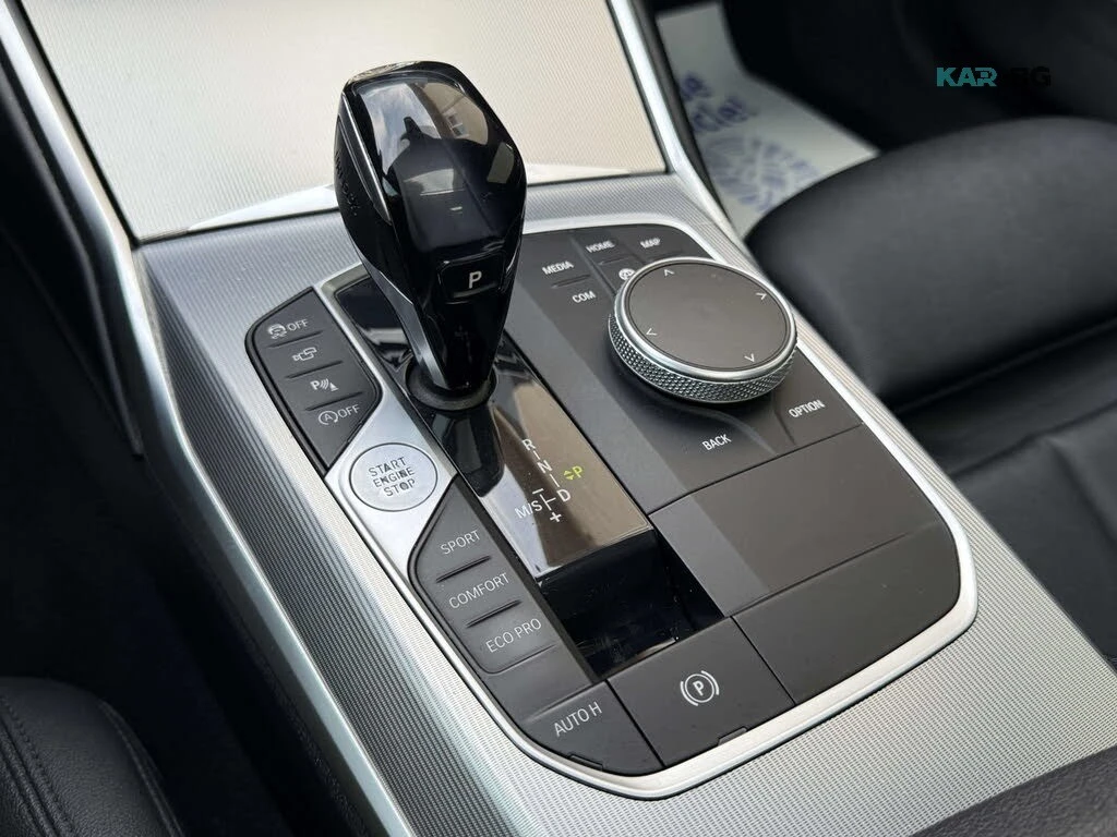 BMW 330 Sport-Line * HUD * 360 * АвтоКредит (ЦЕНА ДО БГ), снимка 13 - Автомобили и джипове - 56132331