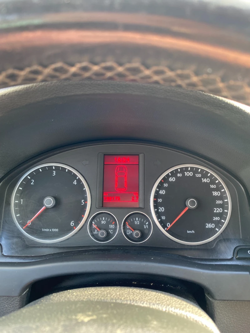 VW Tiguan 2.0TDI Автомат/4Motion/Панорама, снимка 10 - Автомобили и джипове - 52173624