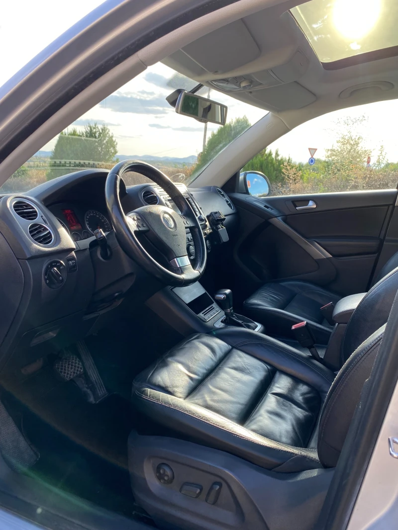 VW Tiguan 2.0TDI Автомат/4Motion/Панорама, снимка 7 - Автомобили и джипове - 52173624