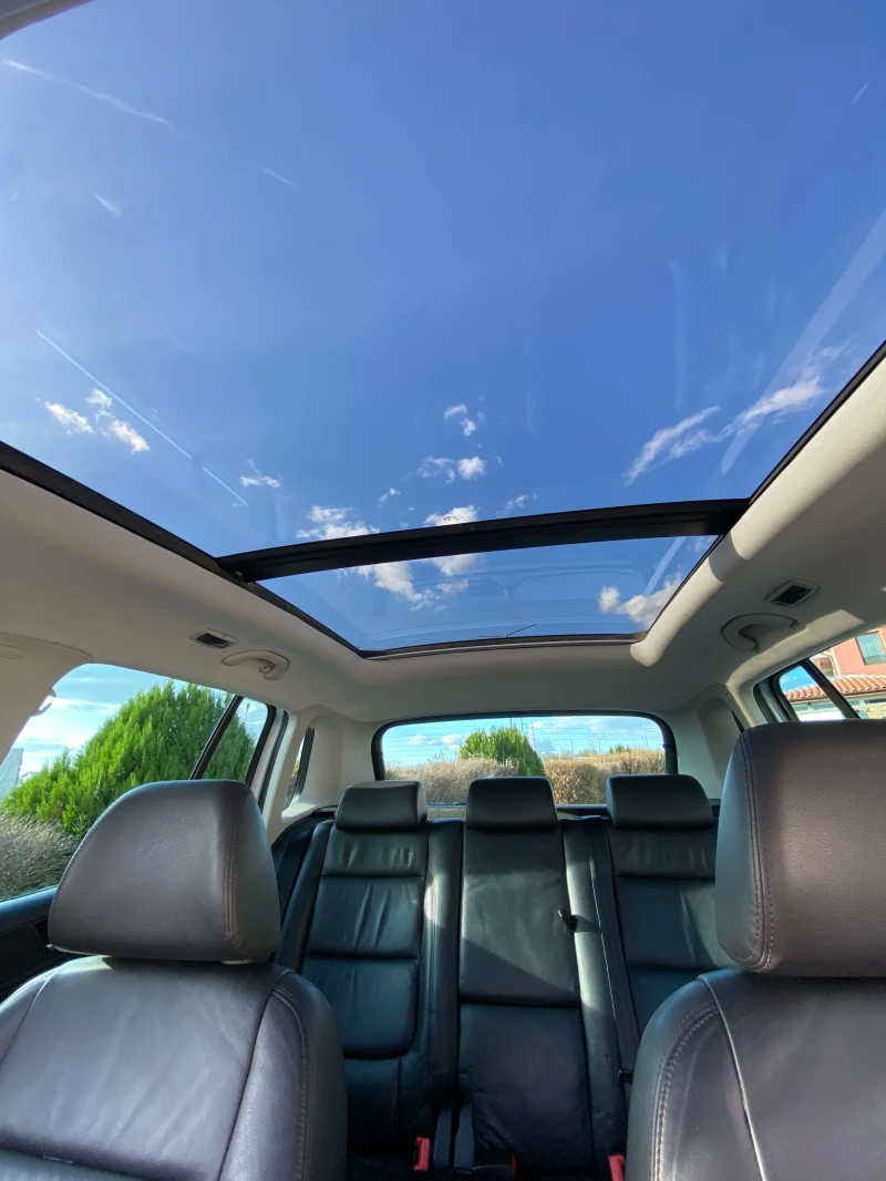 VW Tiguan 2.0TDI Автомат/4Motion/Панорама, снимка 12 - Автомобили и джипове - 52173624