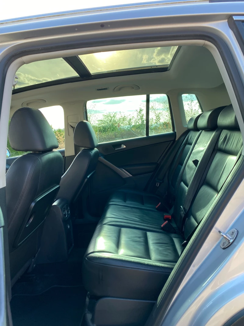 VW Tiguan 2.0TDI Автомат/4Motion/Панорама, снимка 8 - Автомобили и джипове - 52173624