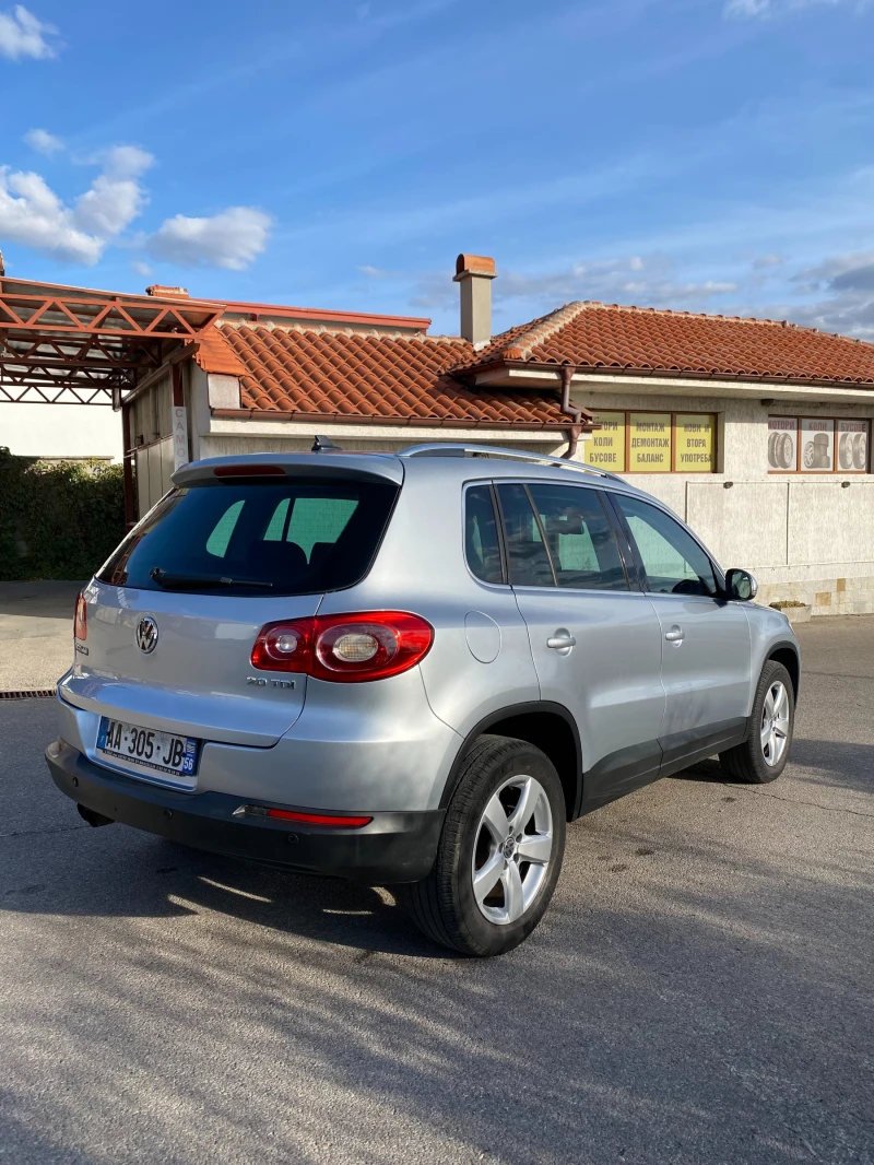 VW Tiguan 2.0TDI Автомат/4Motion/Панорама, снимка 4 - Автомобили и джипове - 52173624