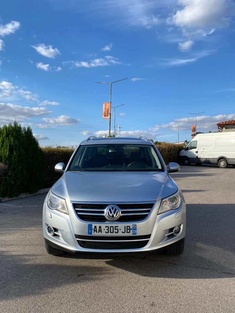 VW Tiguan 2.0TDI Автомат/4Motion/Панорама, снимка 2 - Автомобили и джипове - 52173624