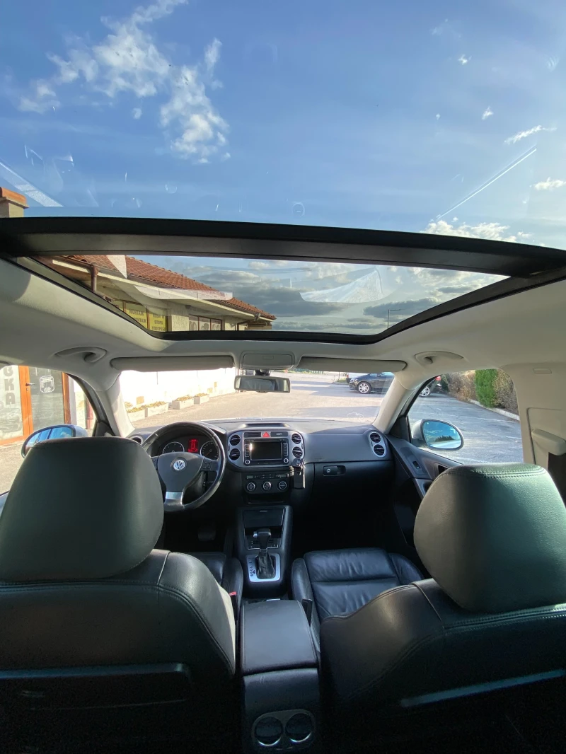 VW Tiguan 2.0TDI Автомат/4Motion/Панорама, снимка 9 - Автомобили и джипове - 52173624