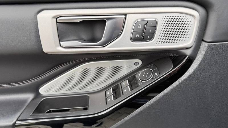 Ford Explorer PLATINUM 3.0 PHEV EcoBoost V6 457к.с., снимка 11 - Автомобили и джипове - 52438689