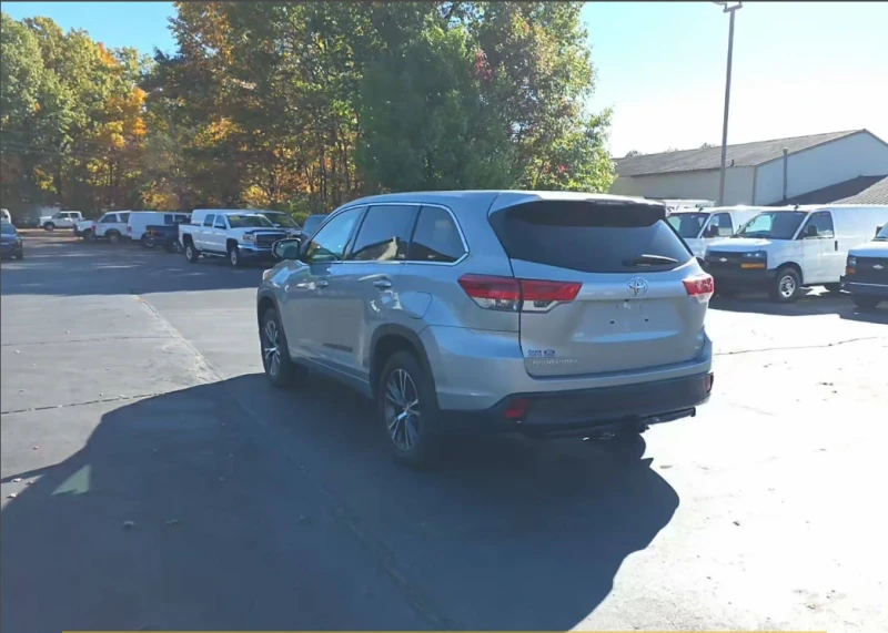 Toyota Highlander LE, снимка 6 - Автомобили и джипове - 53101228