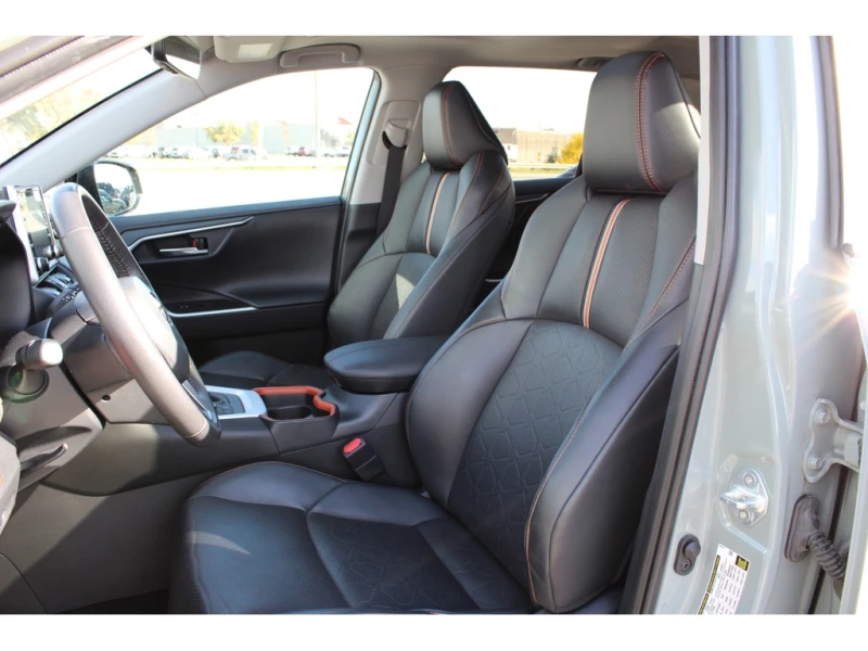 Toyota Rav4 Trail AWD| Panoramic Sunroof| Keyless , снимка 15 - Автомобили и джипове - 53361295