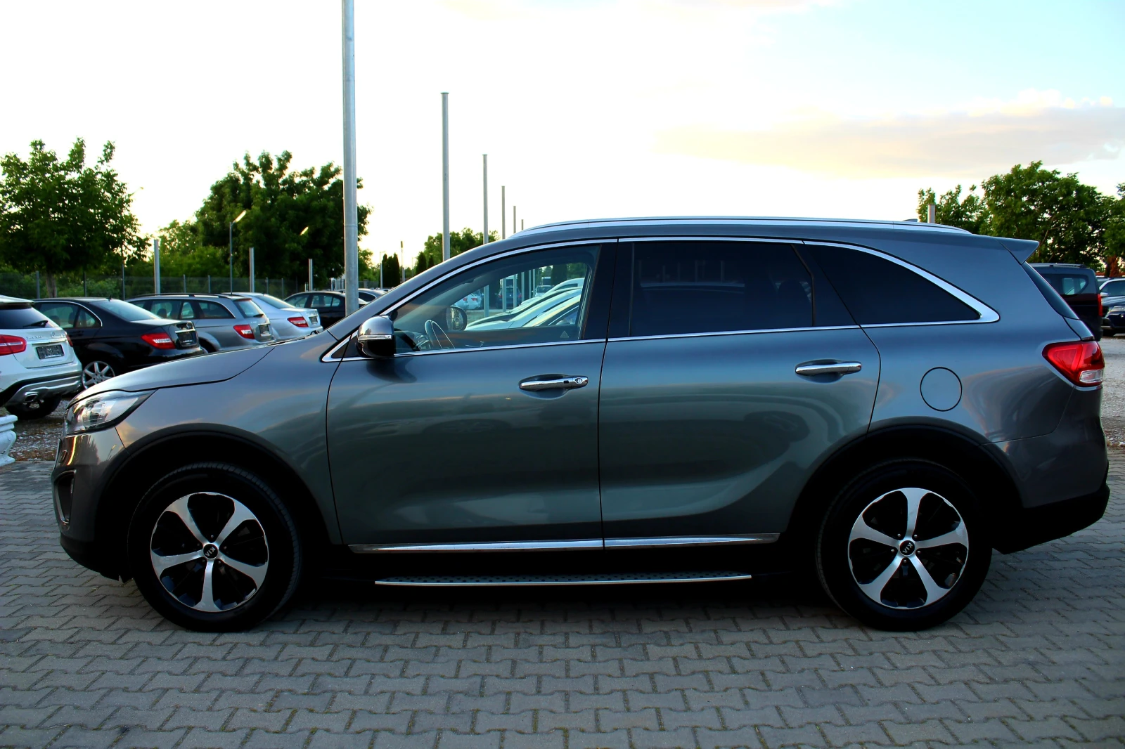 Kia Sorento 2.2CRDi 7 МЕСТА/СОБСТВЕН ЛИЗИНГ, снимка 4 - Автомобили и джипове - 54704888