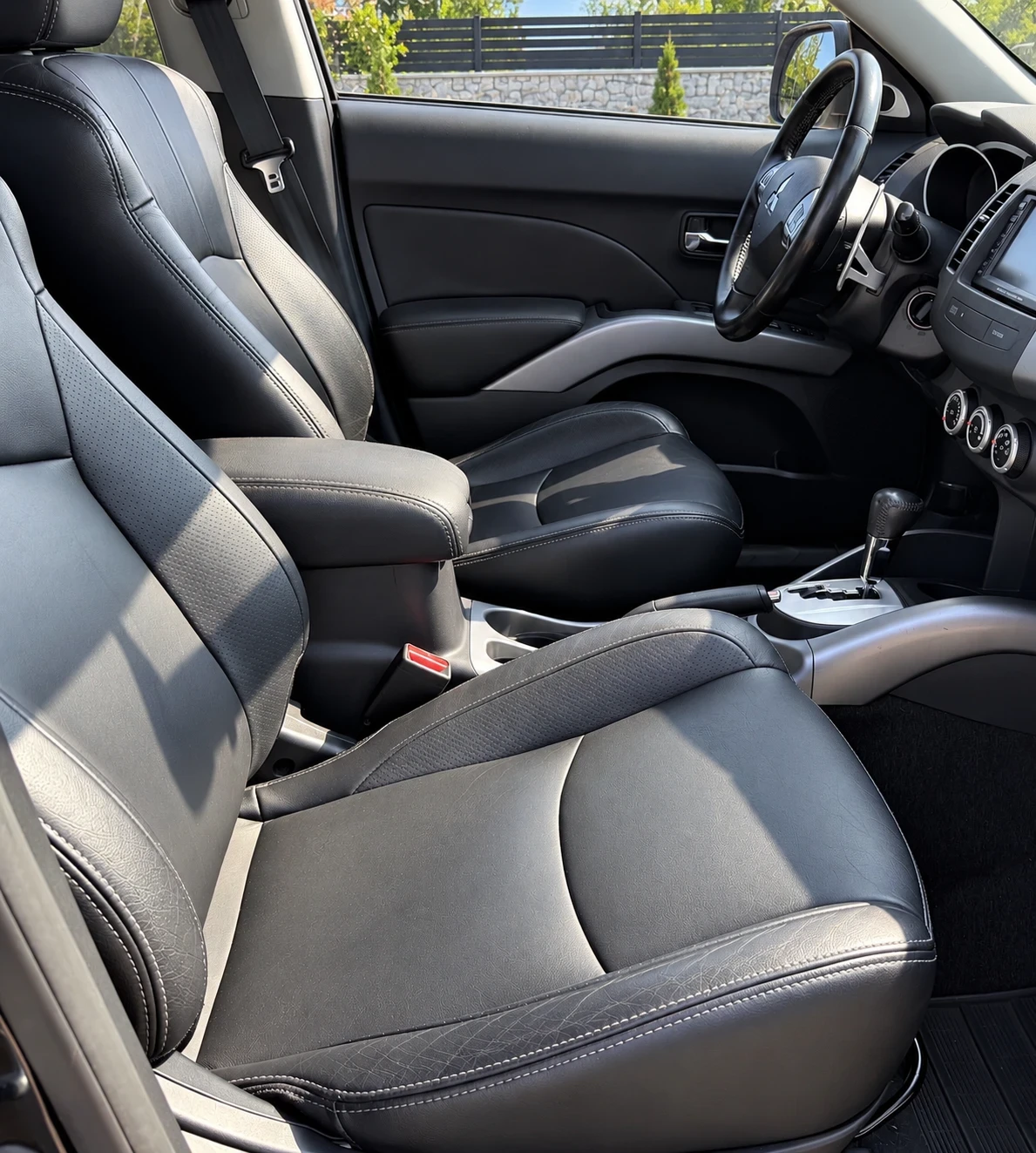 Mitsubishi Outlander 2.4i 4x4, снимка 9 - Автомобили и джипове - 55964837