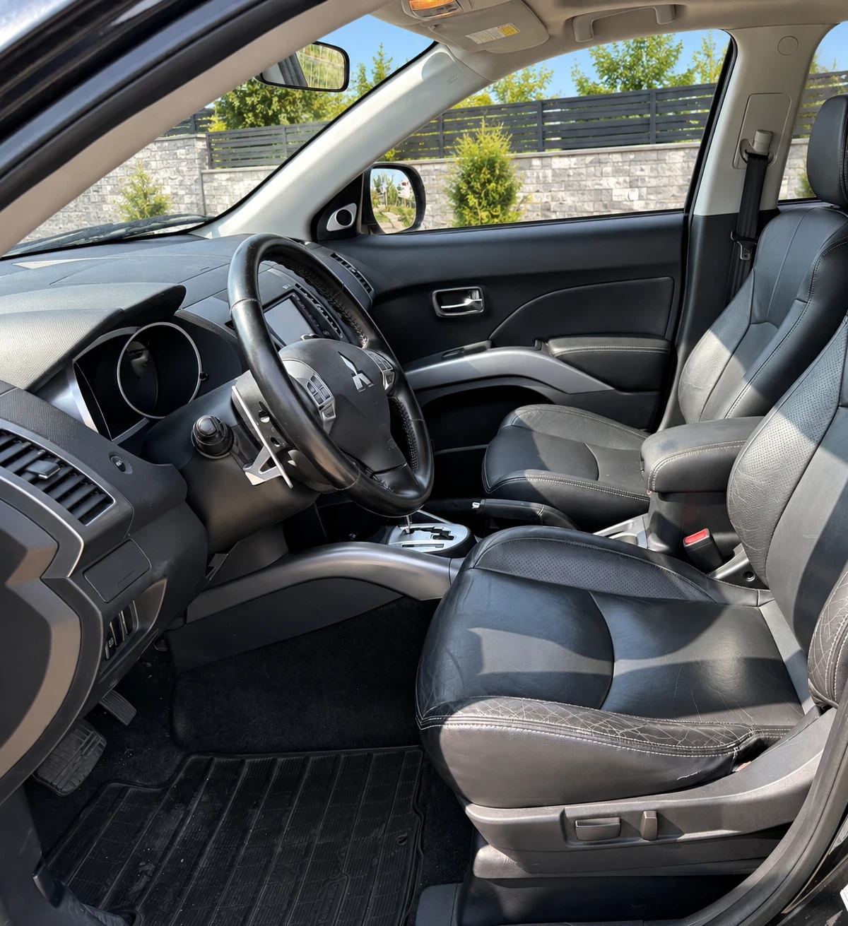 Mitsubishi Outlander 2.4i 4x4, снимка 7 - Автомобили и джипове - 55964837