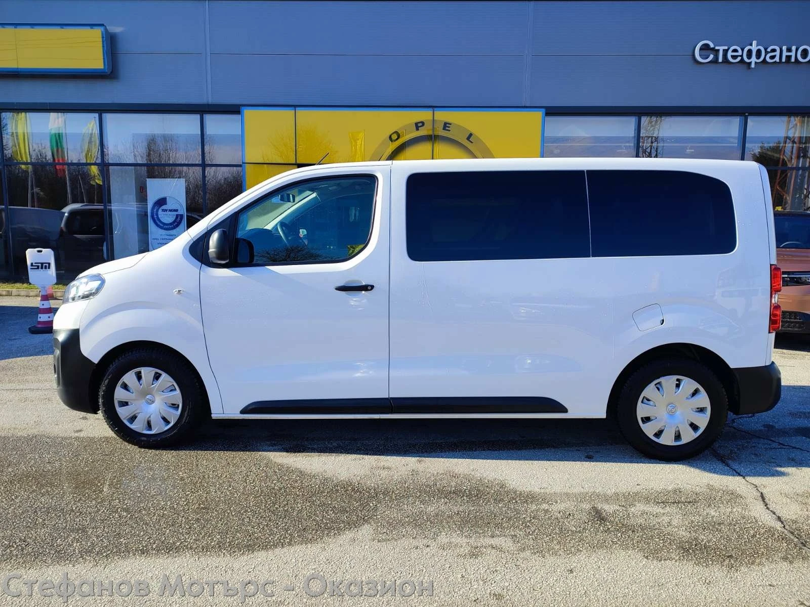 Opel Vivaro 7+ 1 M 1.5 Diesel (120hp) MT6, снимка 4 - Бусове и автобуси - 49204892