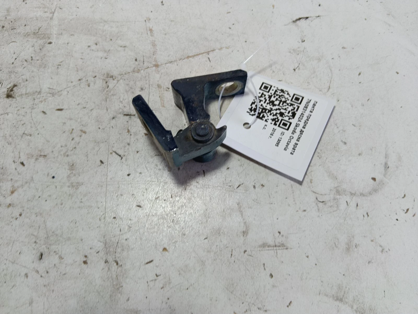 панта предна дясна врата 7N0831402A Skoda Octavia