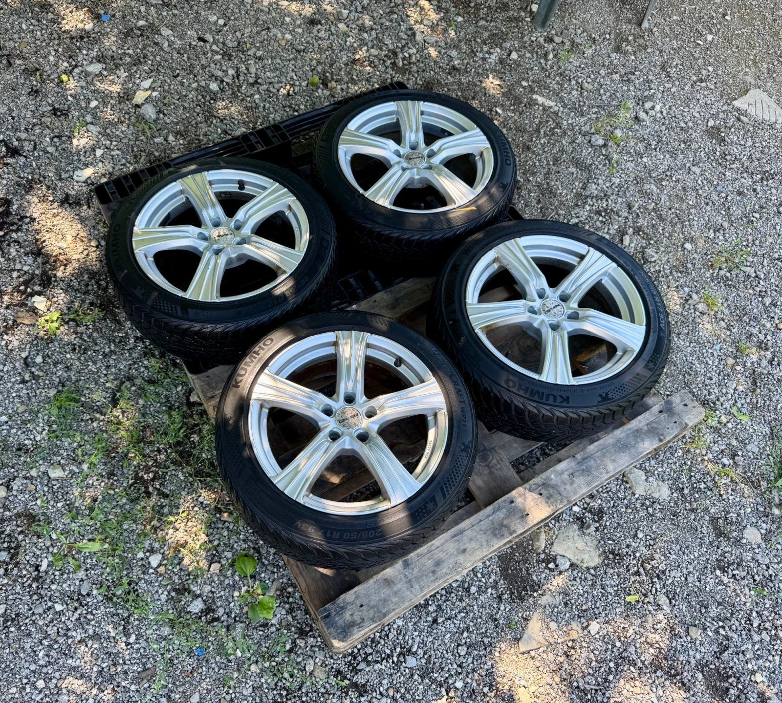 Гуми с джанти Kumho 205/50R17, снимка 3 - Гуми и джанти - 54942119