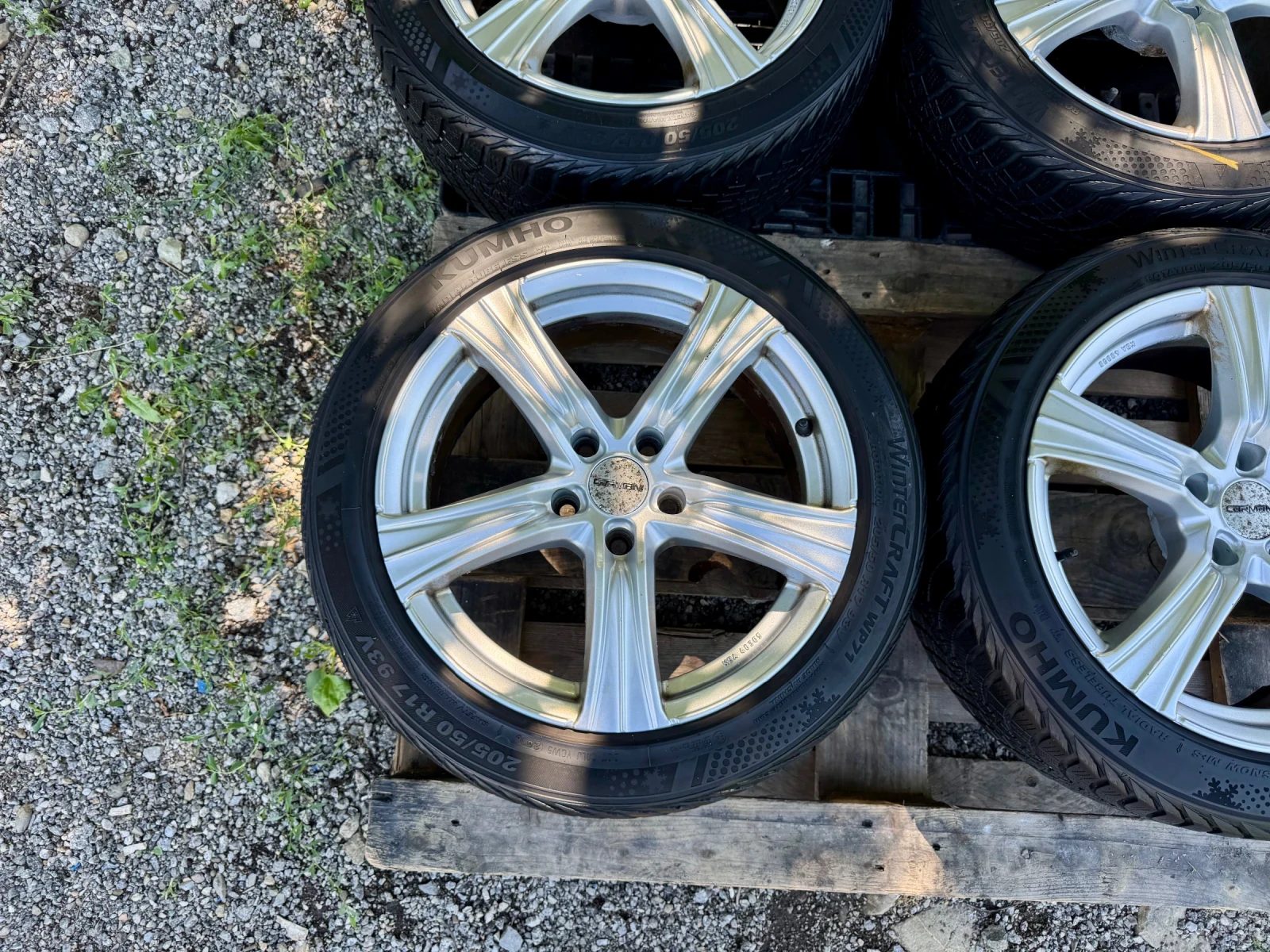 Гуми с джанти Kumho 205/50R17, снимка 5 - Гуми и джанти - 54942119